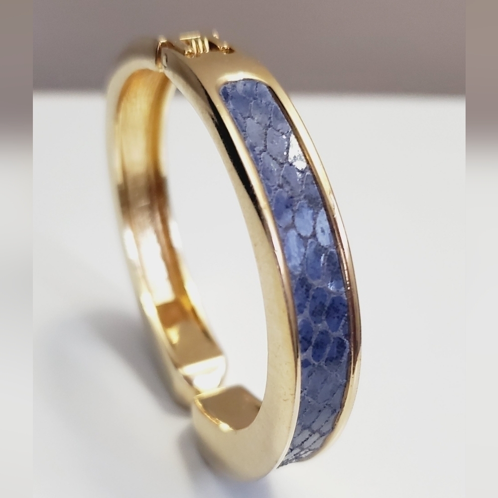 Stella and Dot Blue Gold Tone Bracelet For Women.   🌴